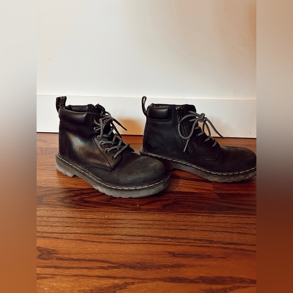 Doc Martin Junior 1460 Softy T Leather Lace Up Boots, size US 2 - Picture 3 of 5